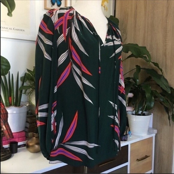 DIANE von Furstenberg Silk Blouse 2 - Picture 2 of 8